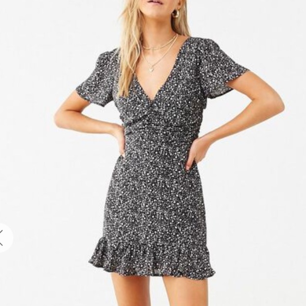 Forever 21 Black and White Floral Dress Size Small